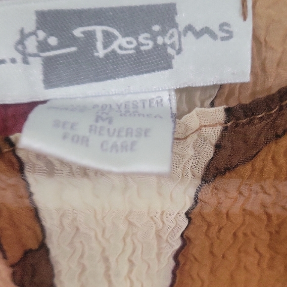 Colorful Geometric Pattern Top - Picture 2 of 4